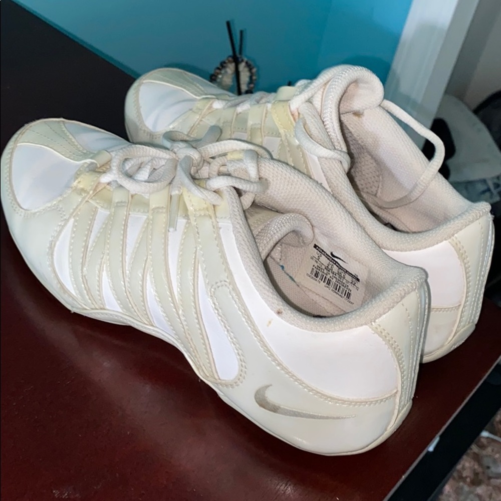 Nike cheer shoes
